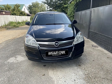 Opel Astra, 2012г, передний привод, робот