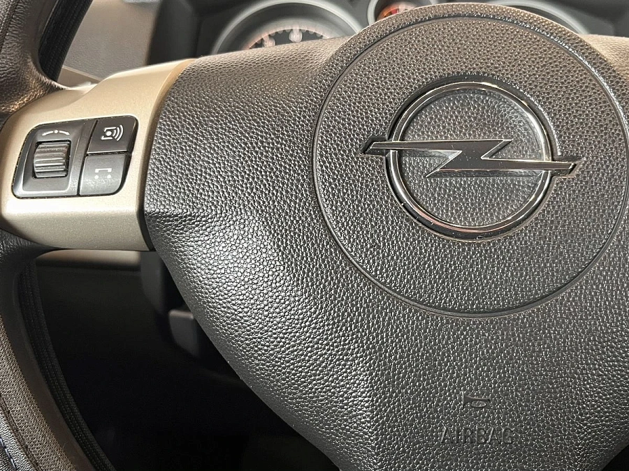 Opel Astra, 2008г., передний привод, механика