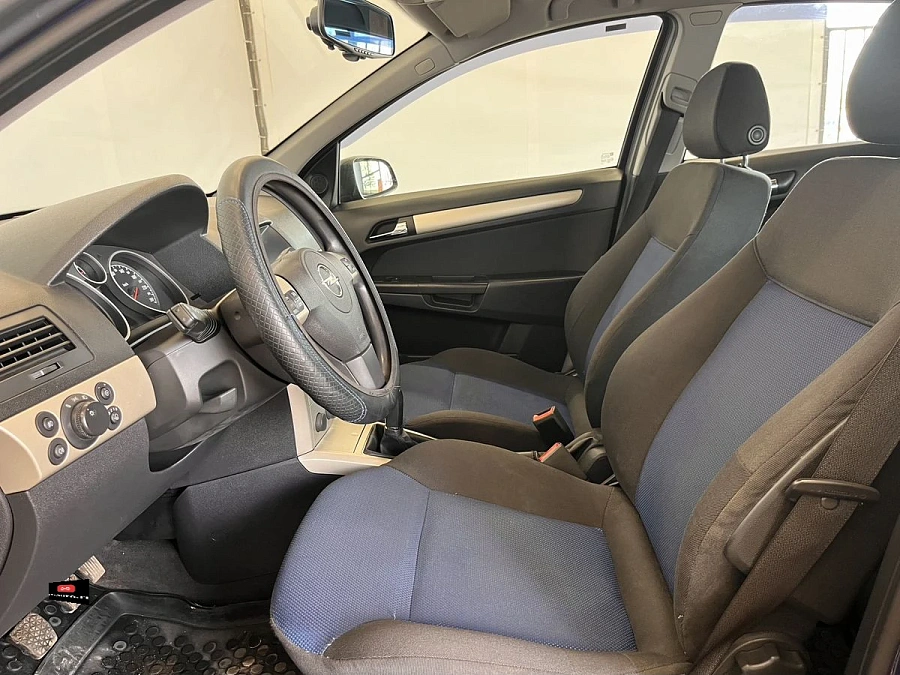 Opel Astra, 2008г., передний привод, механика