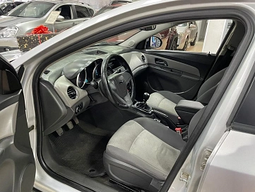 Chevrolet Cruze, 2010г, передний привод, механика
