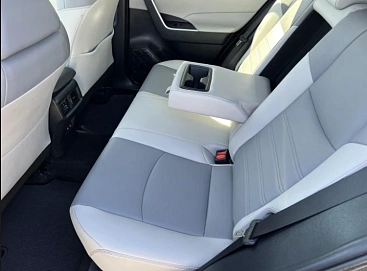 Toyota RAV4, 2021г, передний привод, автомат