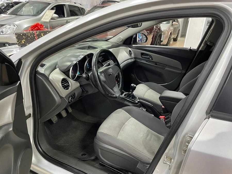 Chevrolet Cruze, 2010г., передний привод, механика