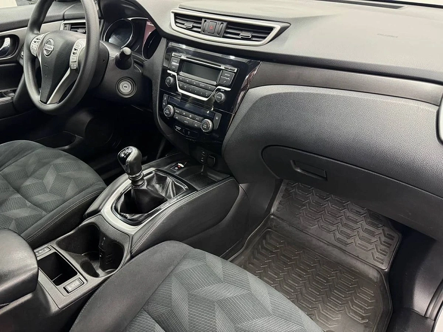 Nissan X-Trail, 2015г., передний привод, механика
