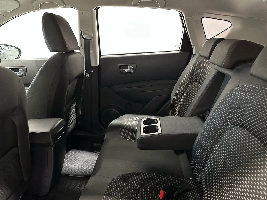 Nissan Qashqai, 2009г., передний привод, вариатор