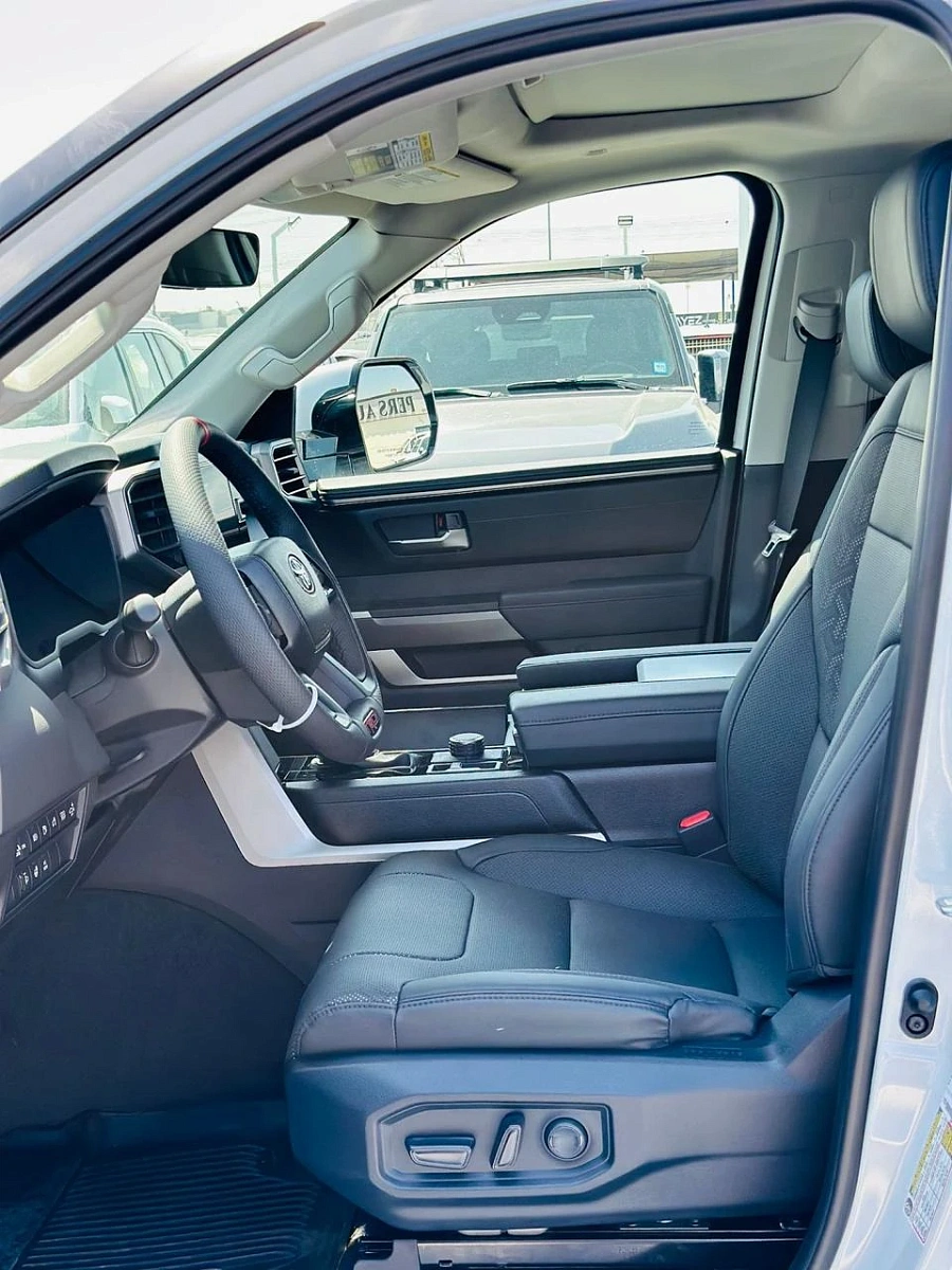 Toyota Sequoia, 2024г., полный привод, автомат