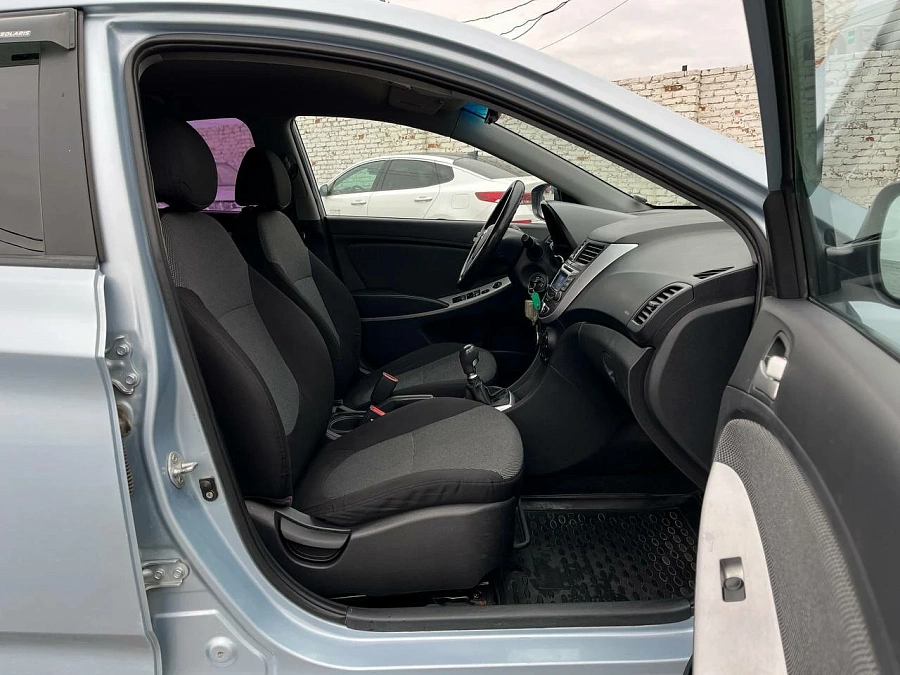 Hyundai Solaris, 2012г., передний привод, механика