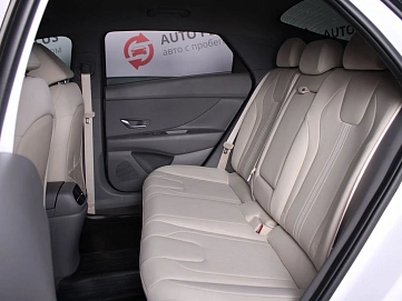 Hyundai Elantra, 2021г., передний привод, автомат