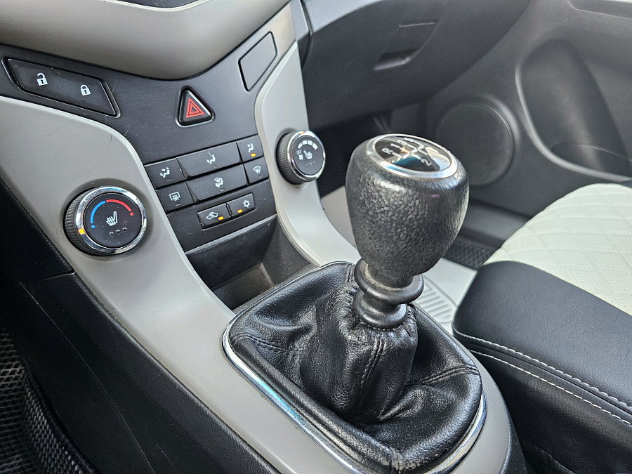 Chevrolet Cruze, 2011г., передний привод, механика