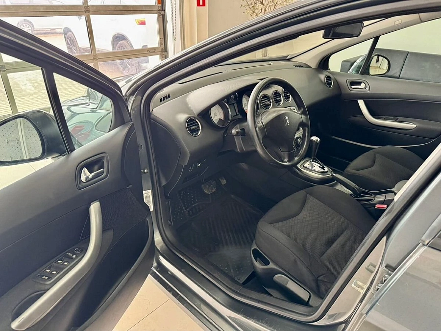 Peugeot 308, 2008г., передний привод, автомат