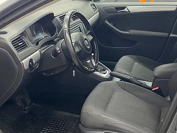 Volkswagen Jetta, 2011г, передний привод, робот