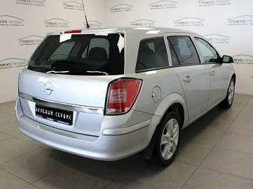 Opel Astra, 2011г, передний привод, механика