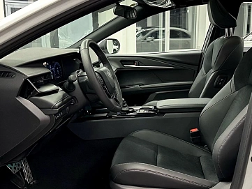 Toyota Camry, 2025г, передний привод, вариатор