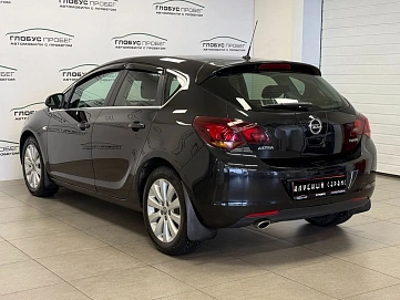 Opel Astra, 2011г, передний привод, автомат