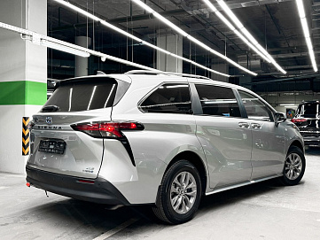 Toyota Sienna, 2021г., передний привод, автомат