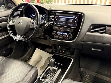 Mitsubishi Outlander, 2018г, передний привод, вариатор