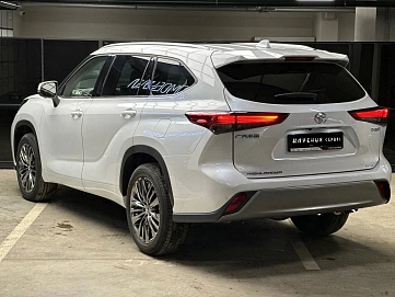 Toyota Highlander, 2025г, полный привод, автомат
