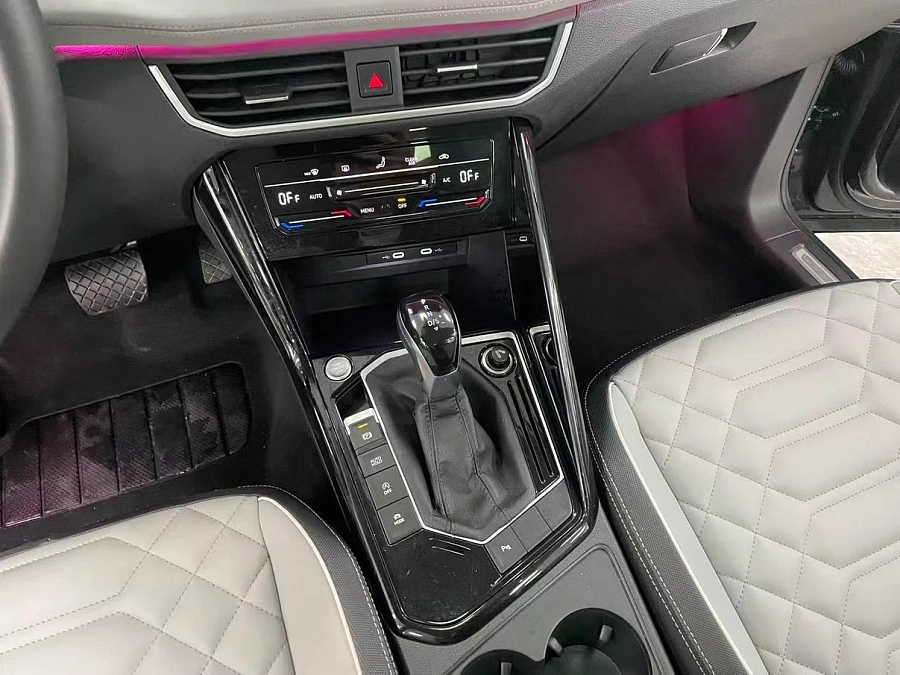 Volkswagen Tayron, 2022г., передний привод, робот