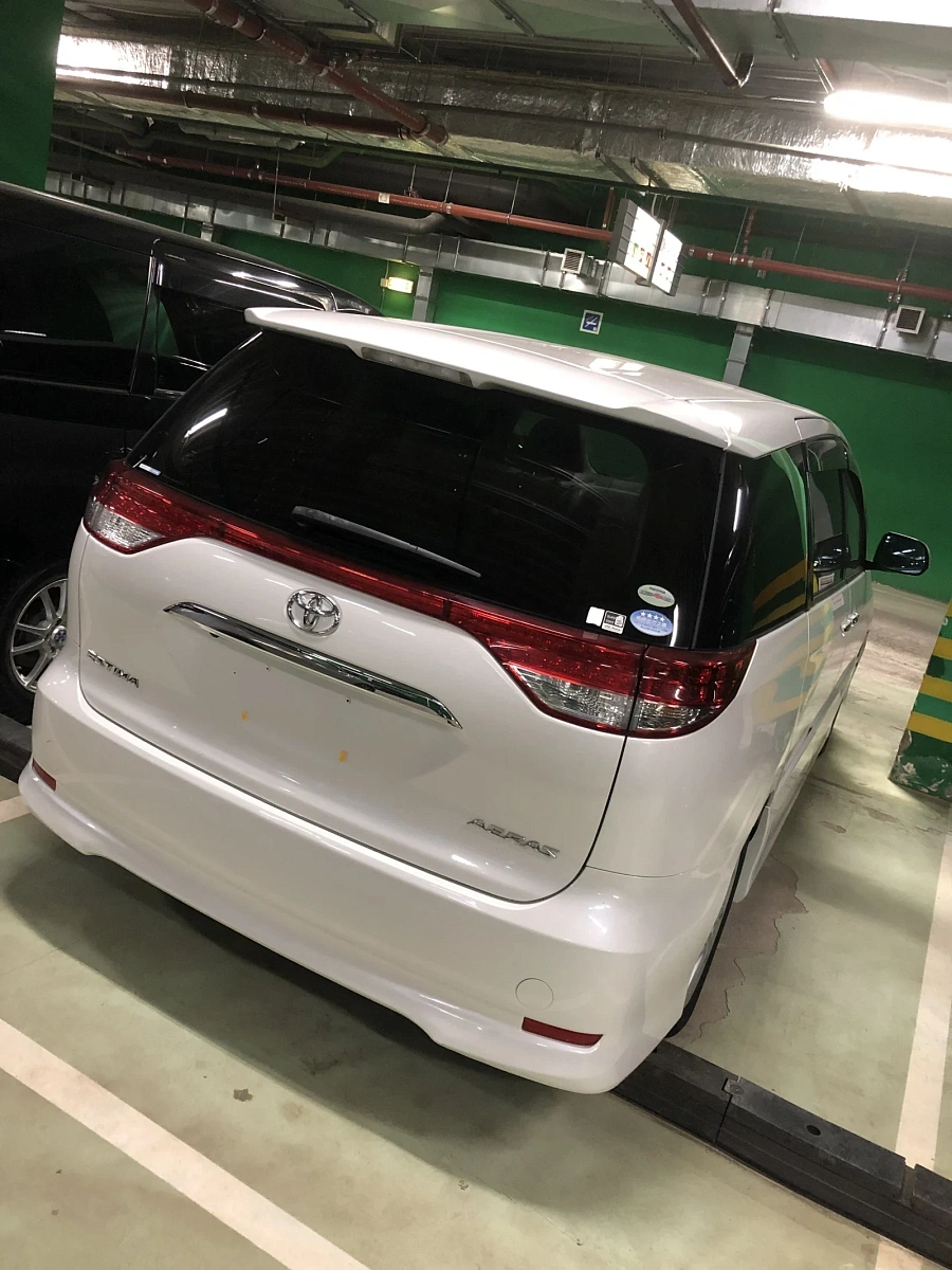 Toyota Estima, 2012г., передний привод, вариатор