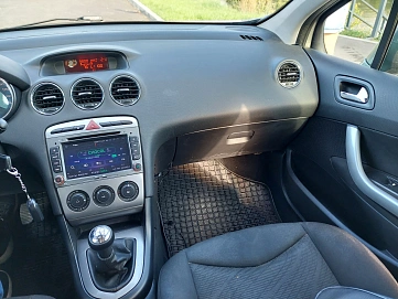 Peugeot 308, 2010г, передний привод, механика