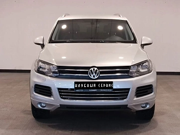 Volkswagen Touareg, 2013г, передний привод, автомат