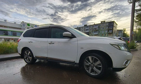 Nissan Pathfinder, 2015г, полный привод, вариатор
