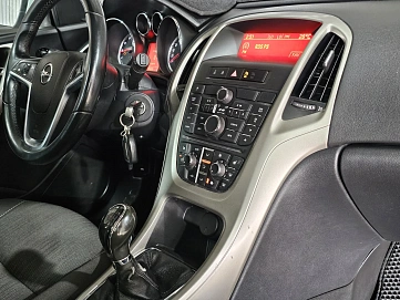 Opel Astra, 2010г, передний привод, механика