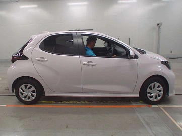 Toyota Yaris, 2022г, передний привод, вариатор