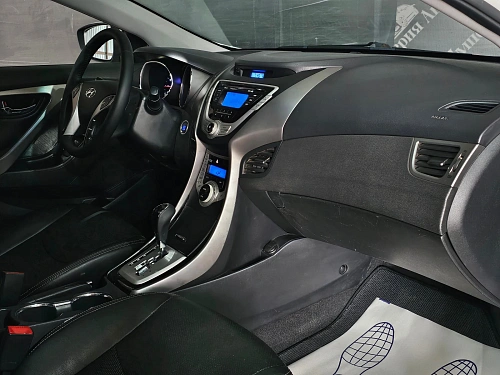 Hyundai Avante, 2011г, передний привод, автомат