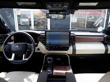 Toyota Tundra, 2022г, полный привод, автомат