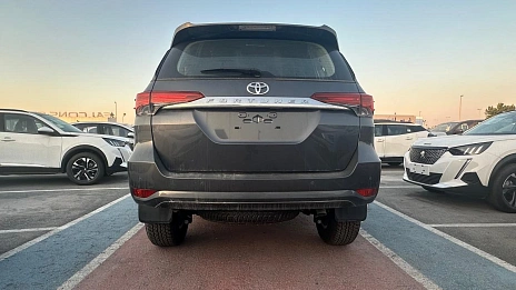 Toyota Fortuner, 2024г, полный привод, автомат