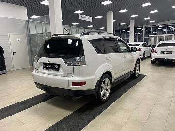 Mitsubishi Outlander, 2010г, передний привод, вариатор