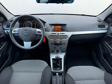Opel Astra, 2012г, передний привод, механика