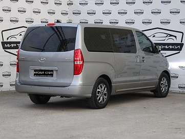 Hyundai , 2018г., задний привод, автомат