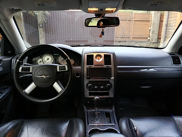 Chrysler 300C, 2010г, задний привод, автомат