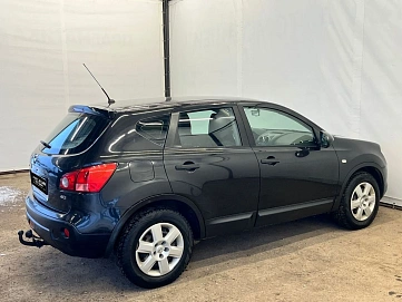 Nissan Qashqai, 2009г, передний привод, механика