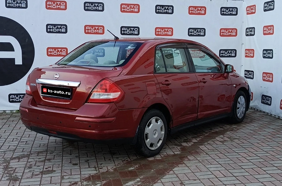 Nissan Tiida, 2010г., передний привод, автомат