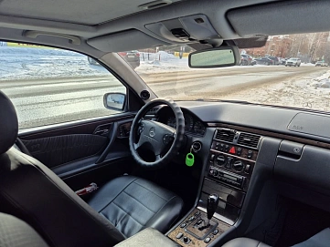 Mercedes-Benz E-Класс, 2002г, задний привод, автомат