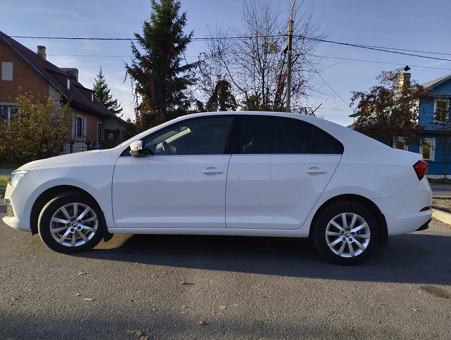 Skoda Rapid, 2021г., передний привод, робот