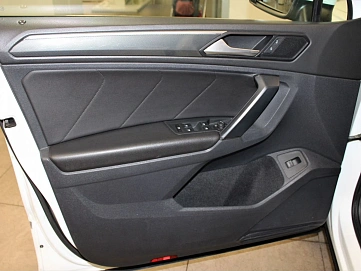 Volkswagen Tiguan, 2019г, передний привод, автомат