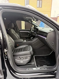 Volkswagen Touareg, 2018г, полный привод, автомат
