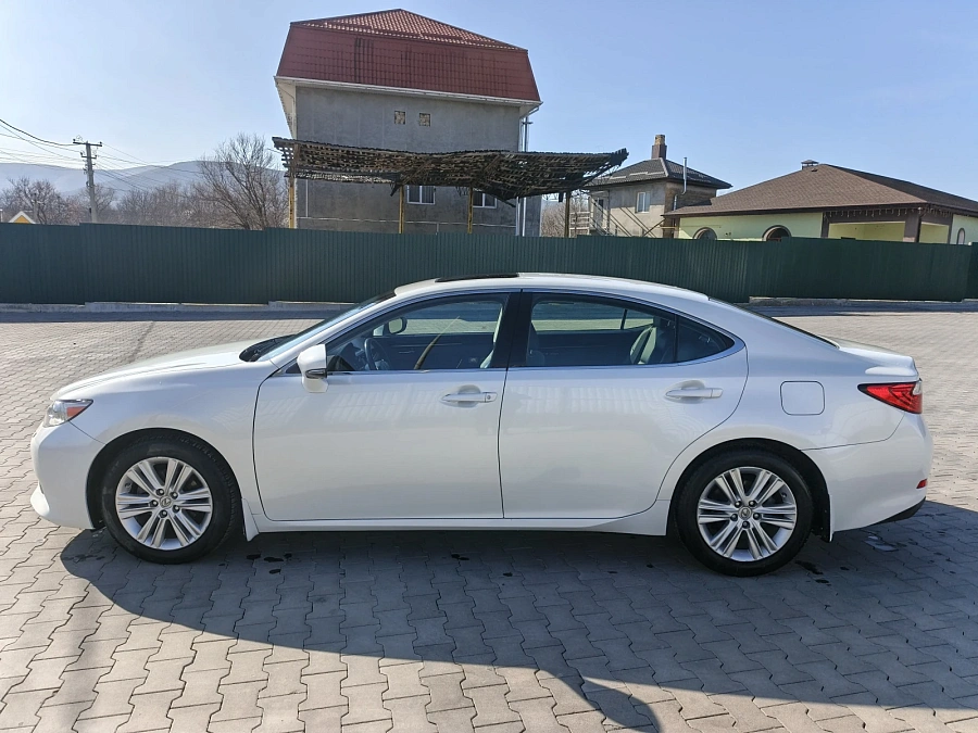 Lexus ES, 2013г., передний привод, автомат