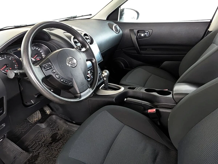 Nissan Qashqai, 2013г., передний привод, вариатор