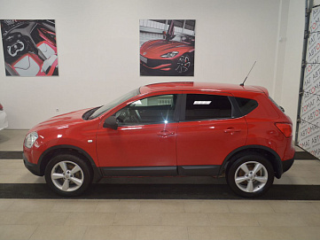 Nissan Qashqai, 2008г, передний привод, механика