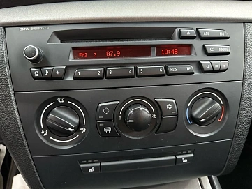 BMW 1 серии, 2011г, задний привод, автомат