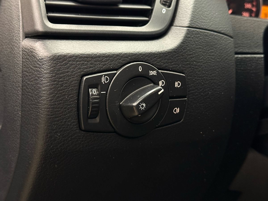 BMW X1, 2012г., задний привод, автомат
