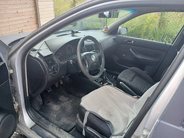 Volkswagen Golf, 1999г, передний привод, механика