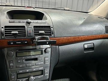 Toyota Avensis, 2004г, передний привод, автомат