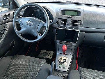 Toyota Avensis, 2003г, передний привод, автомат