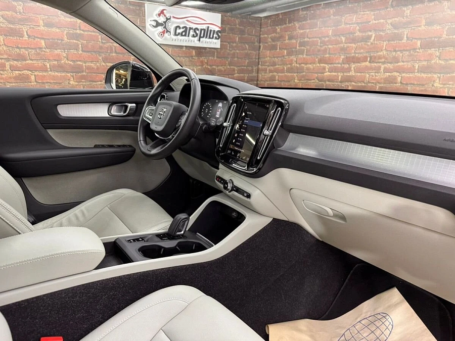 Volvo XC40, 2020г., передний привод, робот