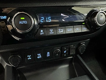 Toyota Hilux, 2017г, полный привод, автомат